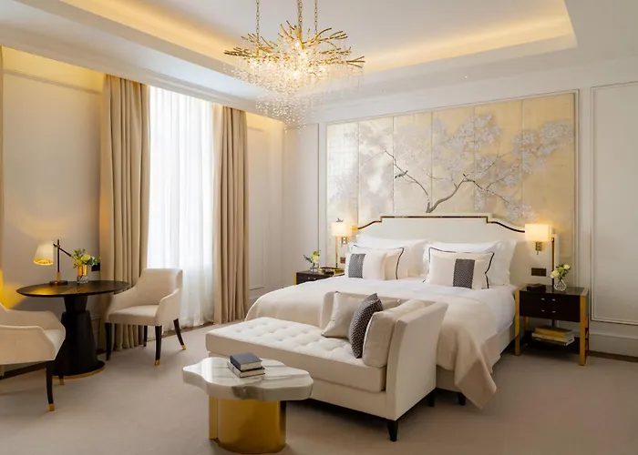 Отель Corinthia Grand Du Boulevard 5*